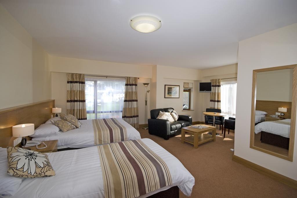 Beach Hotel & Restaurant Downings Room photo